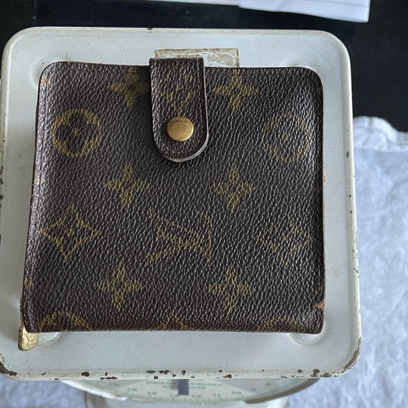 Louis Vuitton Handbags - Louis Vuitton Compact Zippe Wallet